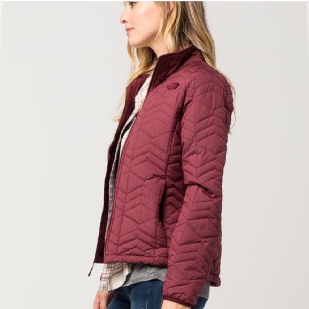 The North Face Women's Maroon Puffer Jacket - Picture 2 of 3